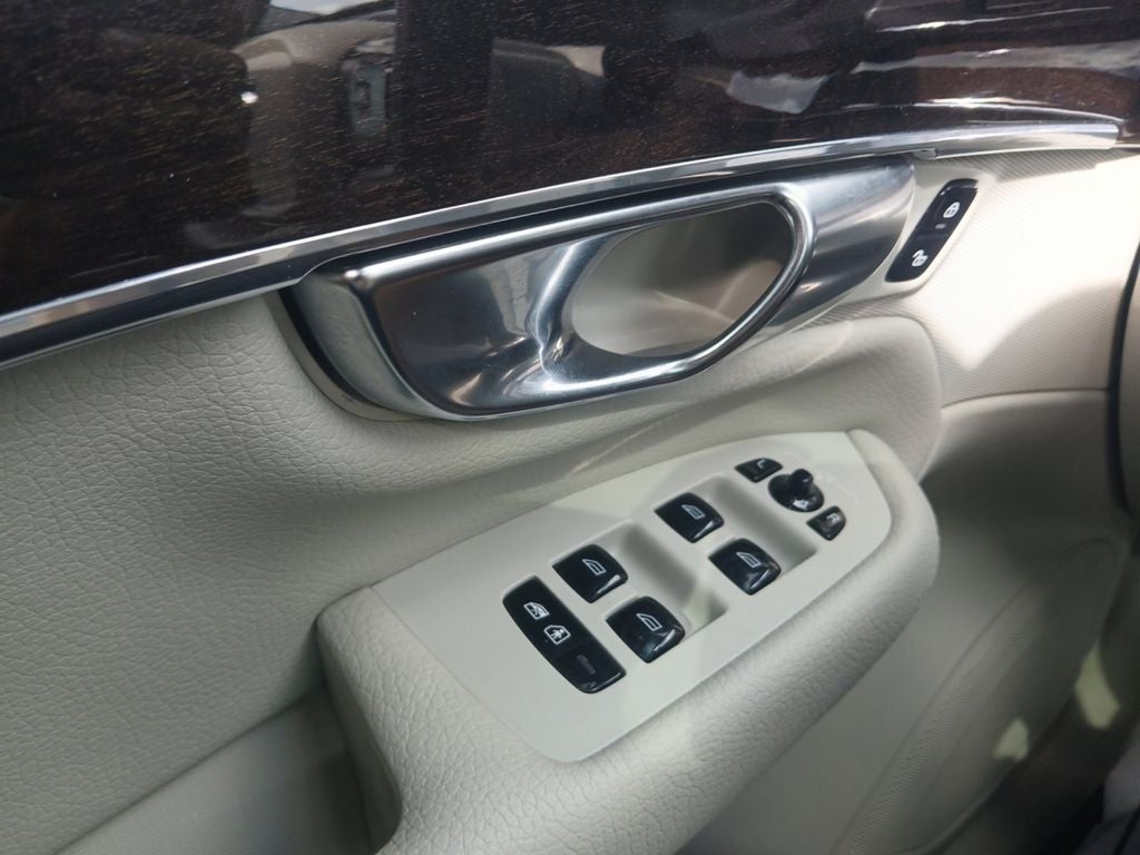 2019 Volvo XC90 T5 Momentum