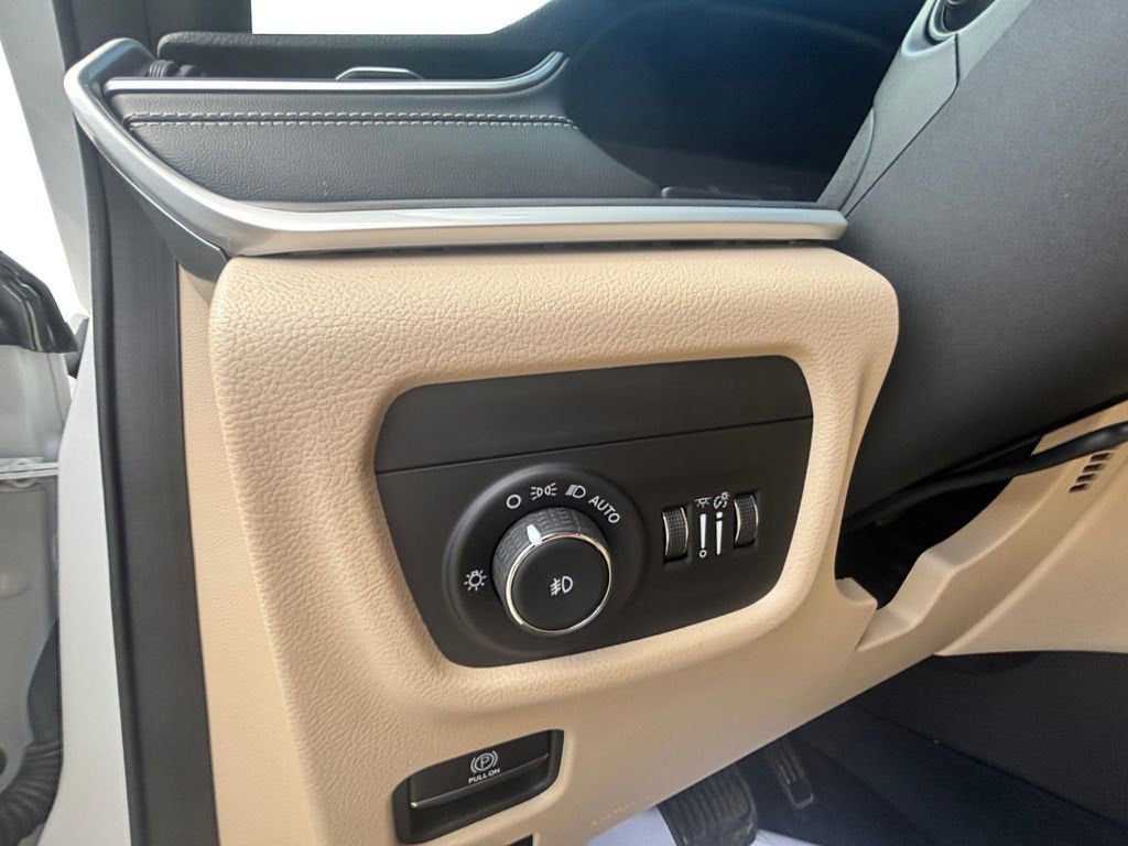 2023 Jeep Grand Cherokee Limited 4x2