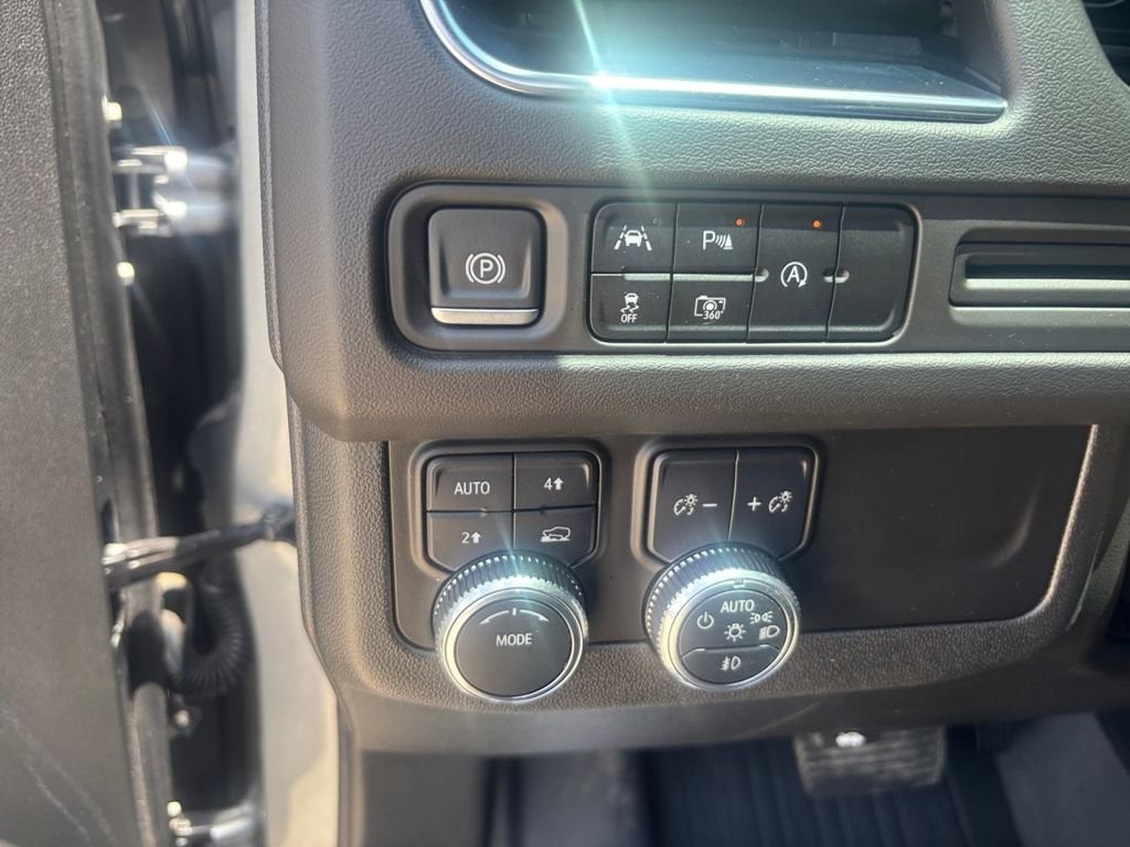 2024 GMC Yukon XL SLT