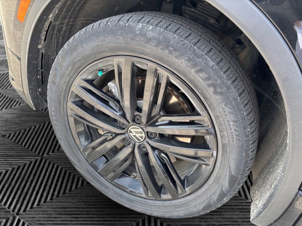 2022 Volkswagen Tiguan SE R-Line Black