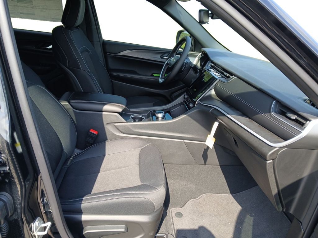 2024 Jeep Grand Cherokee Laredo X 4x2