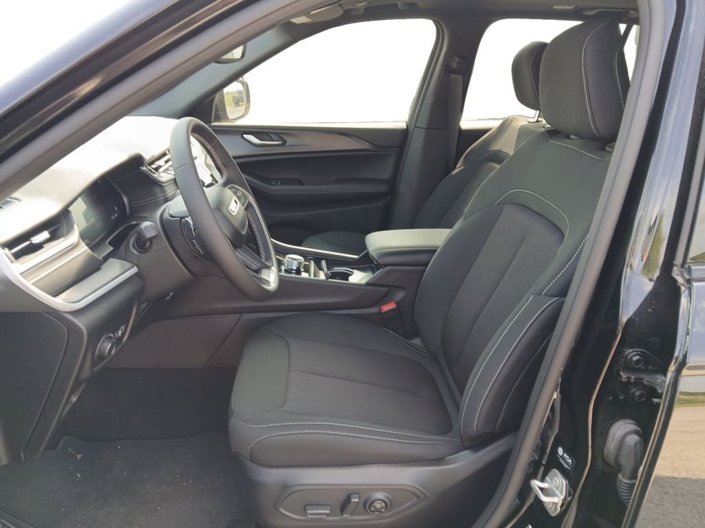 2024 Jeep Grand Cherokee Laredo X 4x2