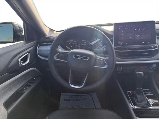 2023 Jeep Compass Latitude Lux FWD