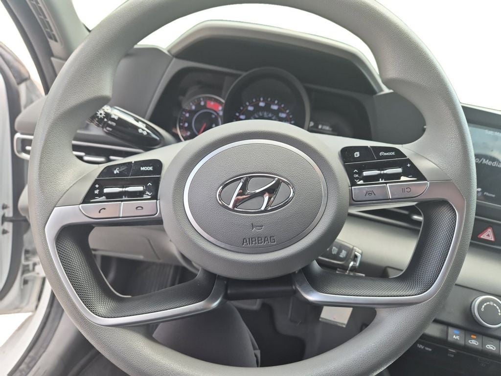 2022 Hyundai ELANTRA SE