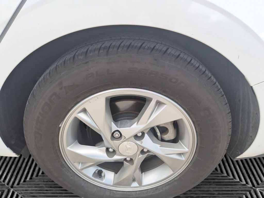 2022 Hyundai ELANTRA SE