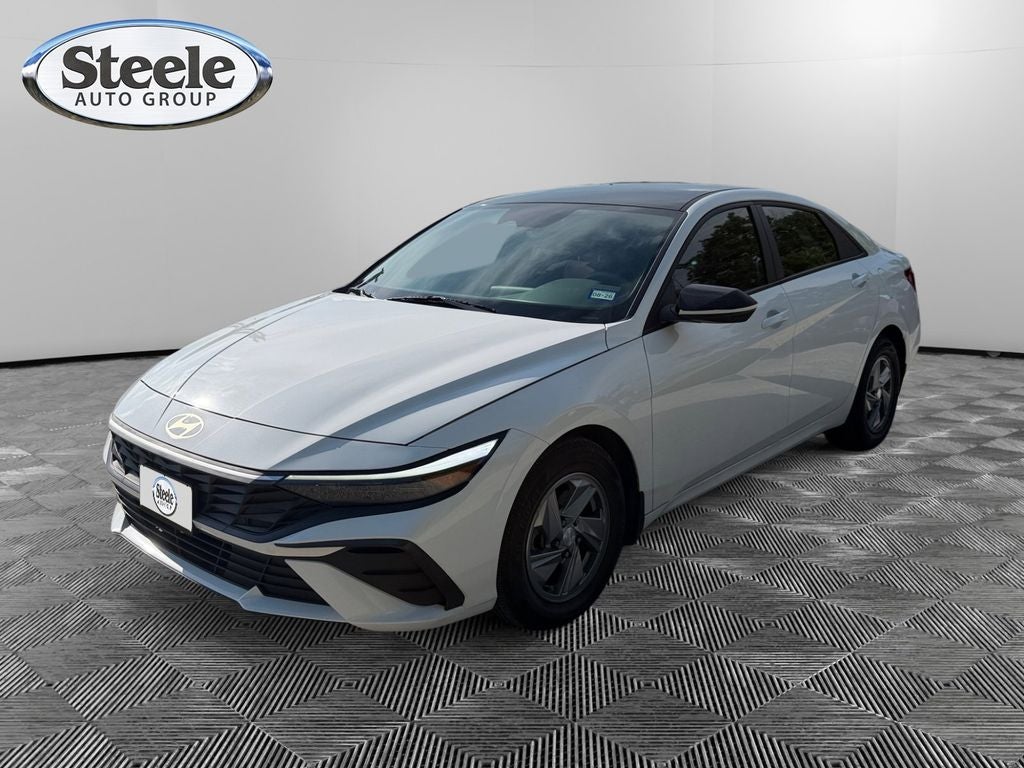 2024 Hyundai ELANTRA SE